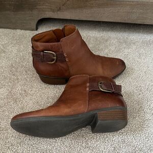 Clark’s all leather Brown Ankle Boots size 6.5